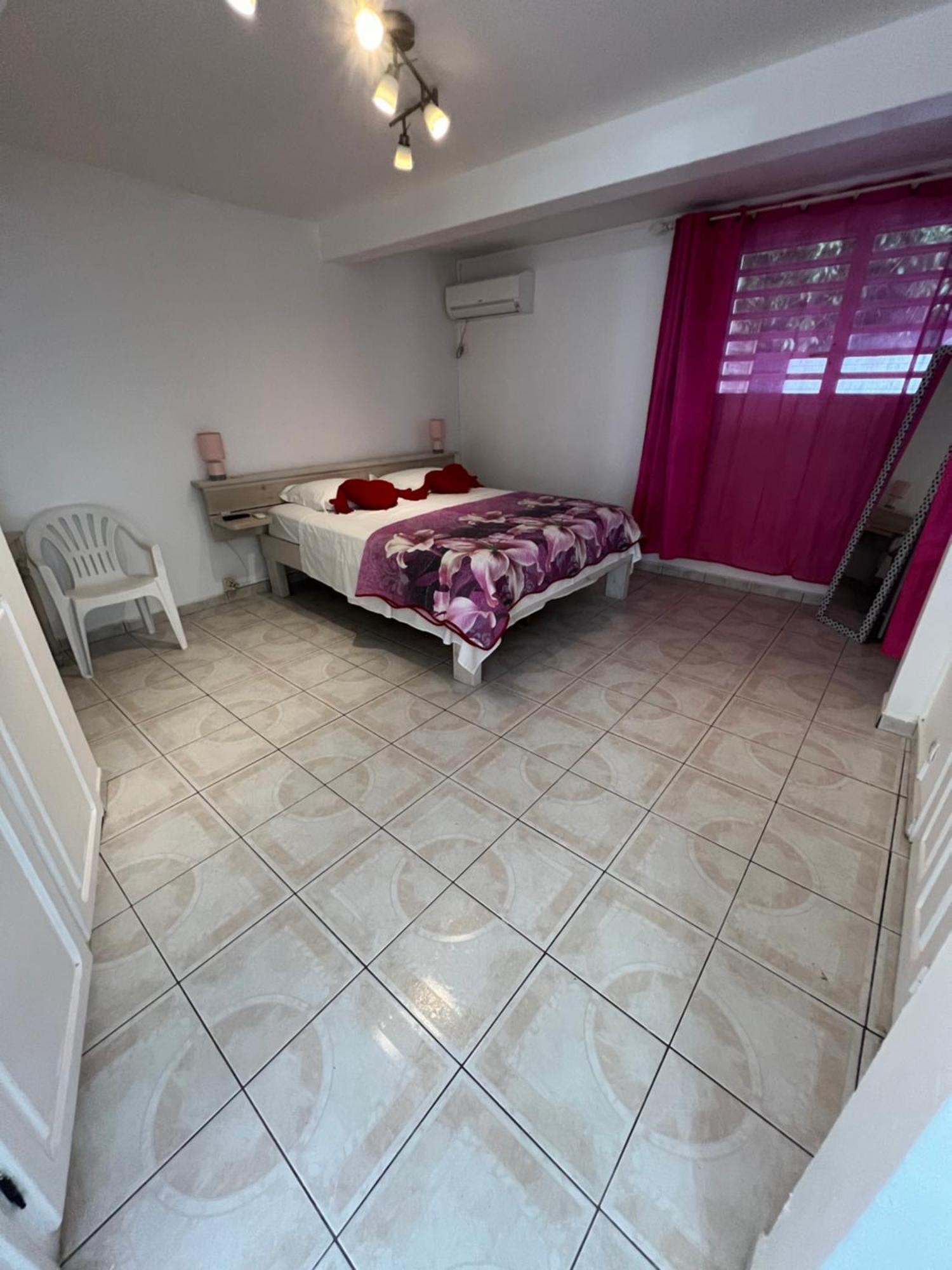 Location Tropical Apartment Сен-Ан Екстериор снимка